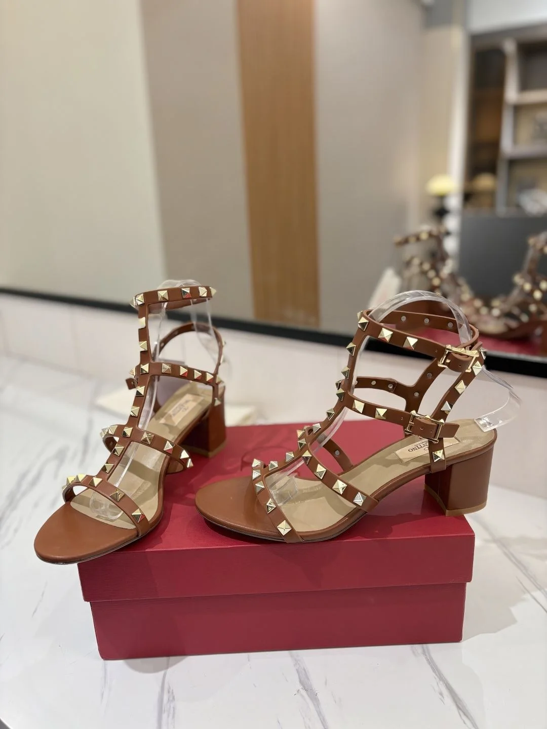 FlexibleFit Valentino Sandals 35940