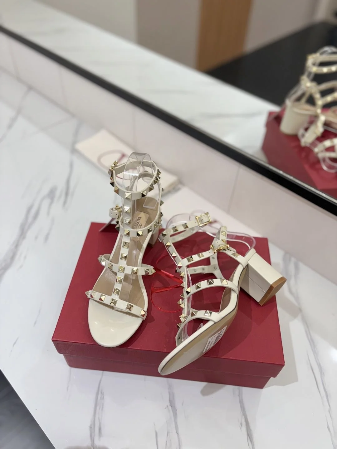 EyeCatching Valentino Sandals 35941