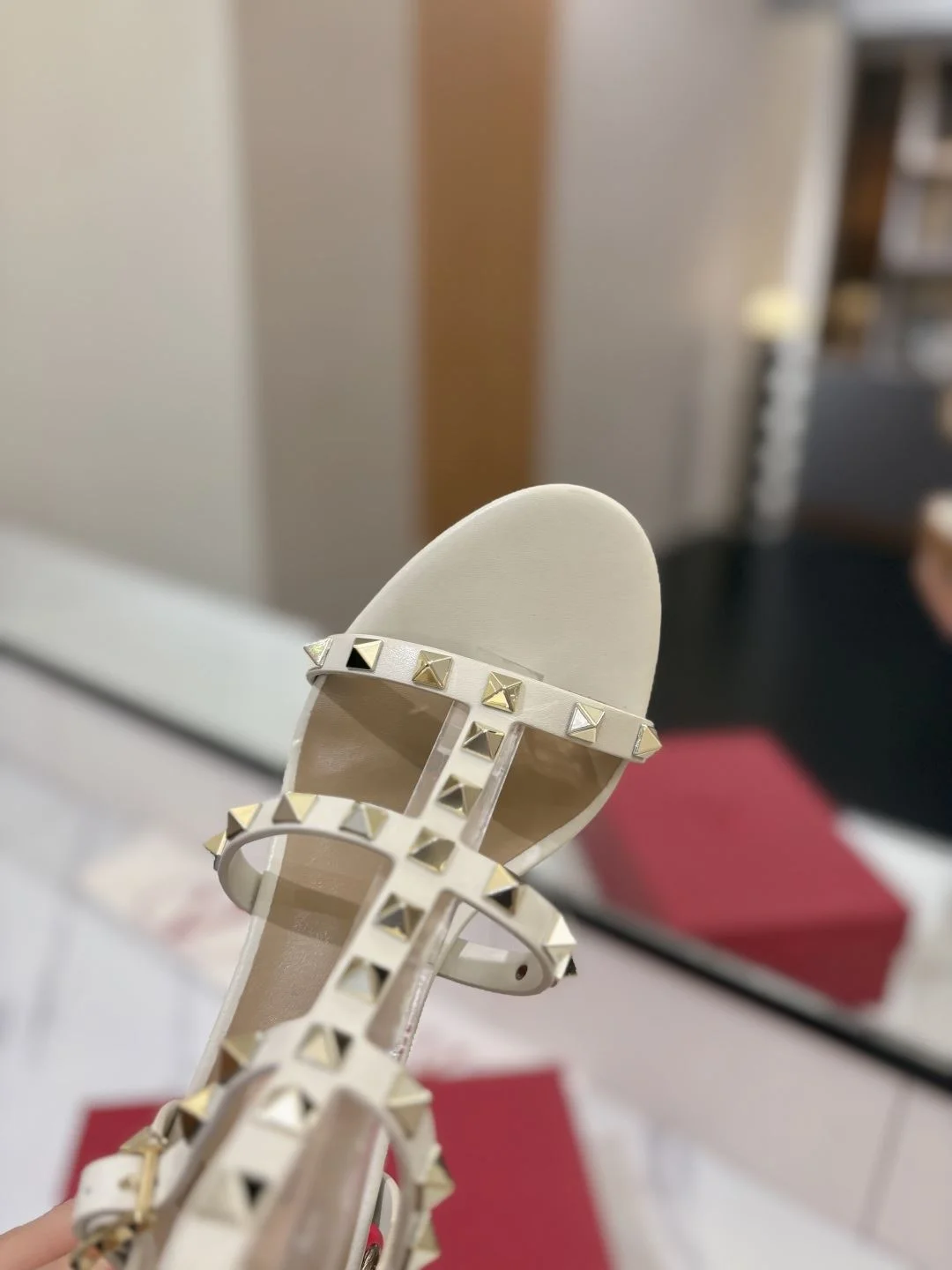 EyeCatching Valentino Sandals 35941