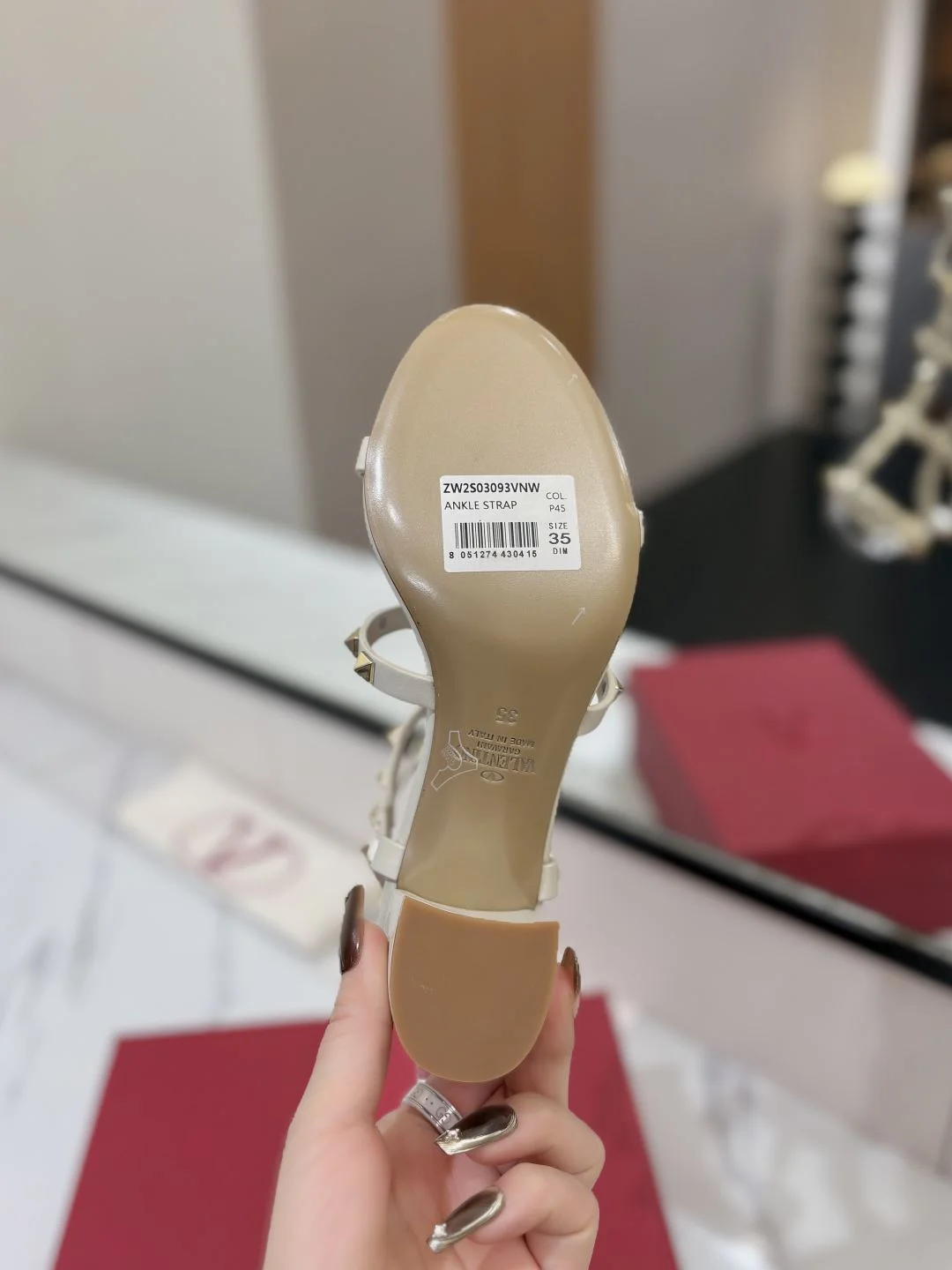 EyeCatching Valentino Sandals 35941