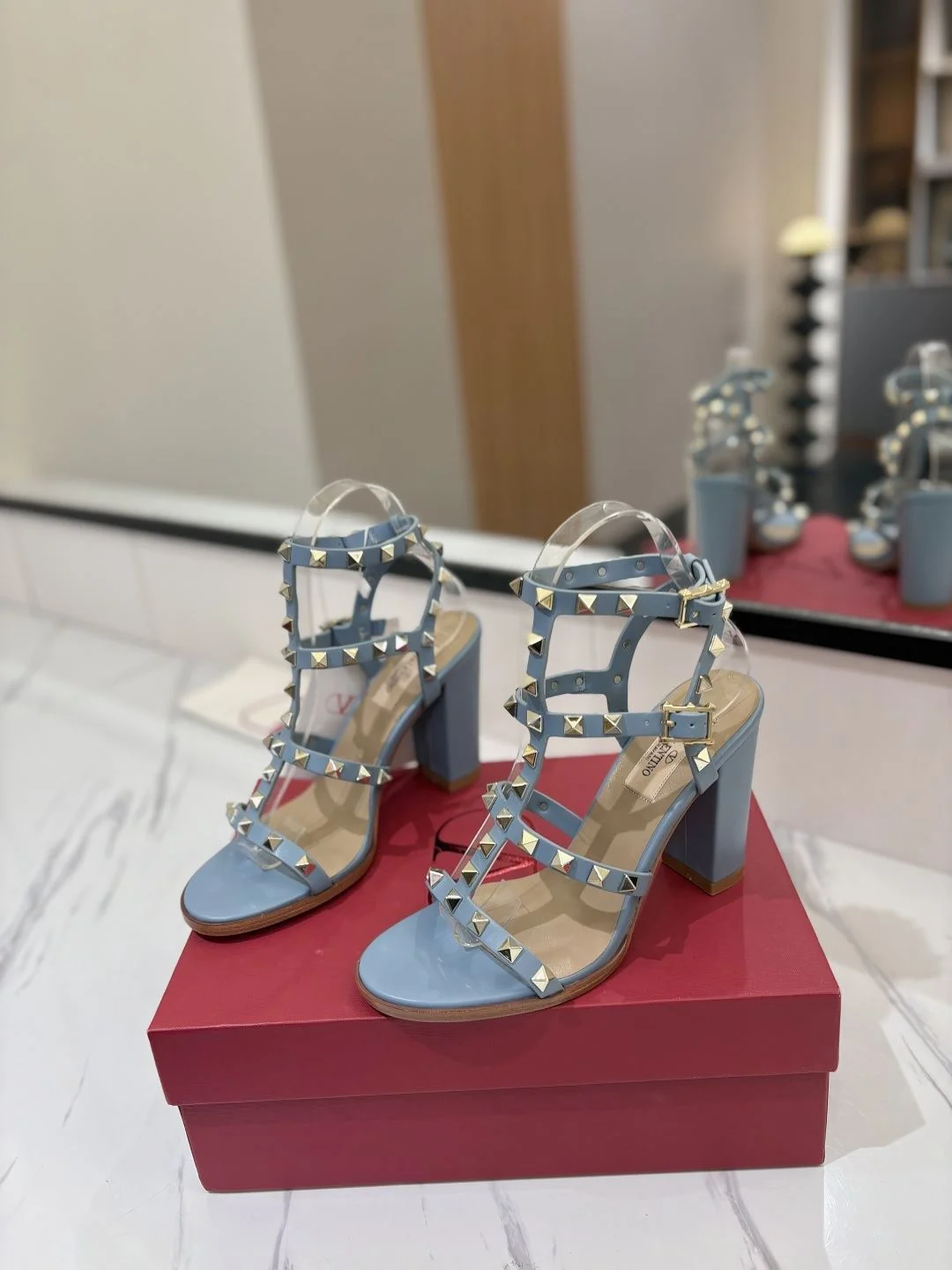 Reliable Valentino Sandals 35937