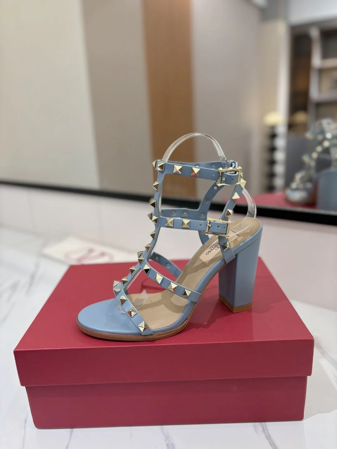Reliable Valentino Sandals 35937