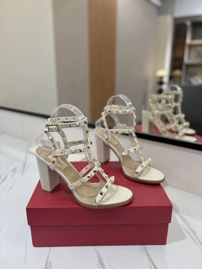 Valentino Sandals Trendsetting 35939