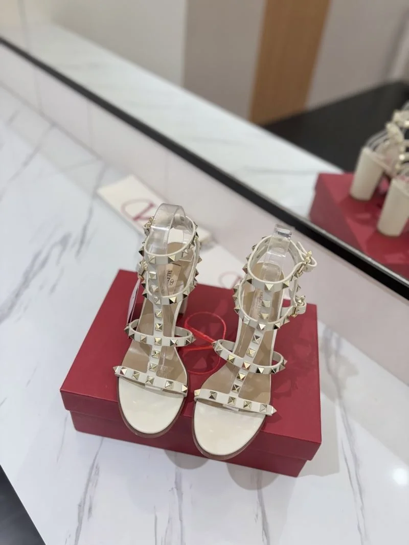 Valentino Sandals Trendsetting 35939