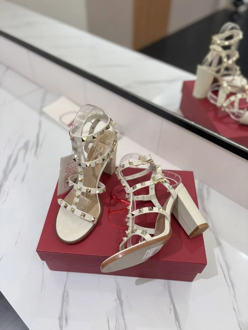 Valentino Sandals Trendsetting 35939