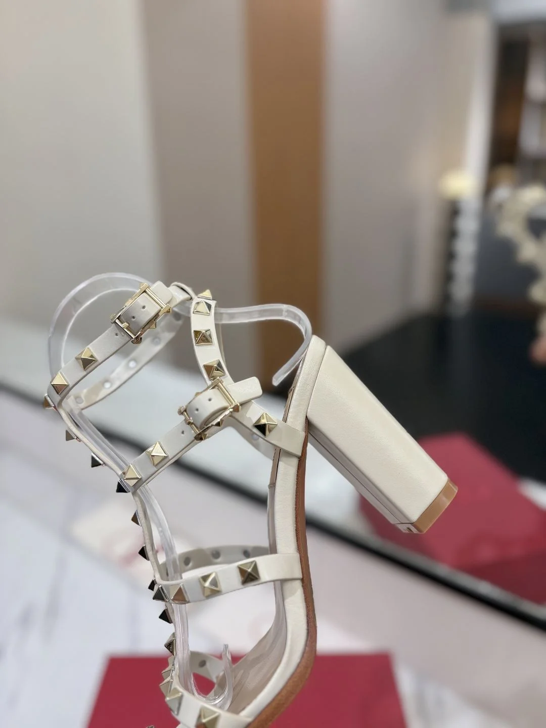 Valentino Sandals Trendsetting 35939