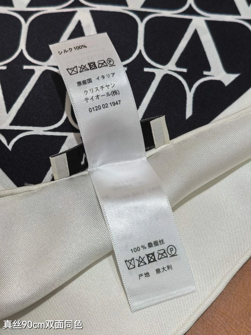 BestValue Valentino Scarf 270819
