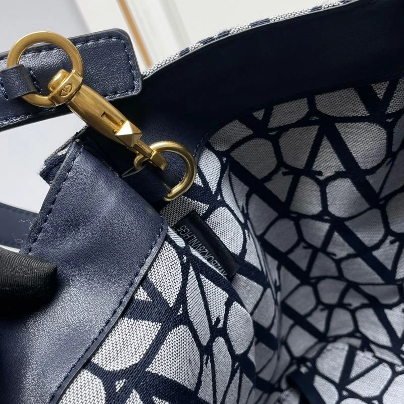 Flexible Valentino Shopping Bags 86775