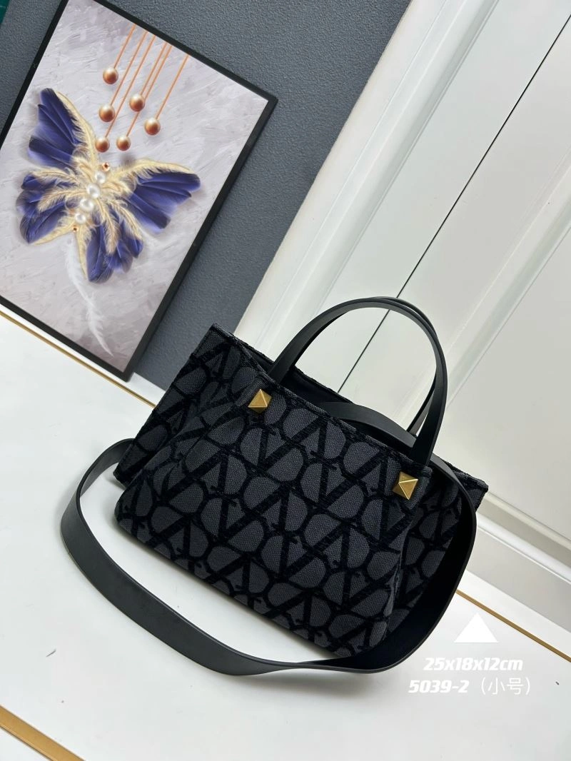 Sporty Valentino Shopping Bags 81966
