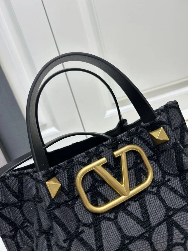Sporty Valentino Shopping Bags 81966