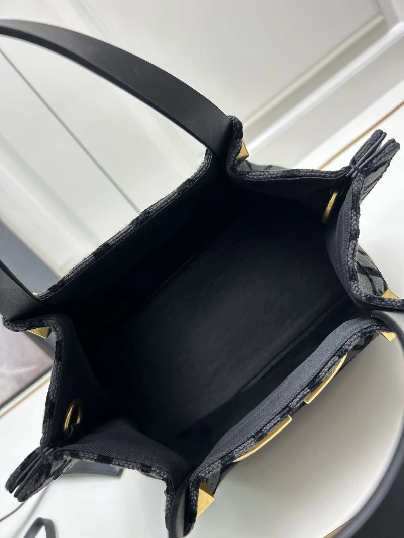 Sporty Valentino Shopping Bags 81966