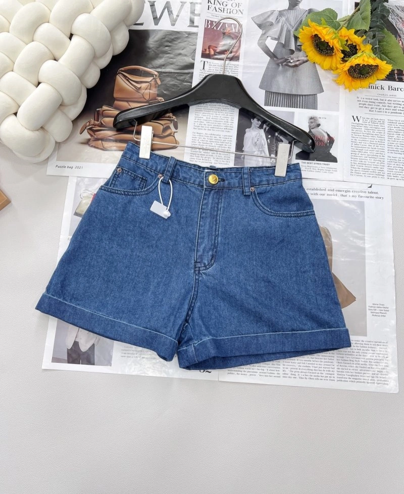 Unique Valentino Short Pants 174157