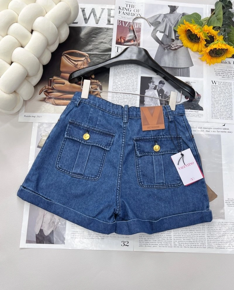 Unique Valentino Short Pants 174157