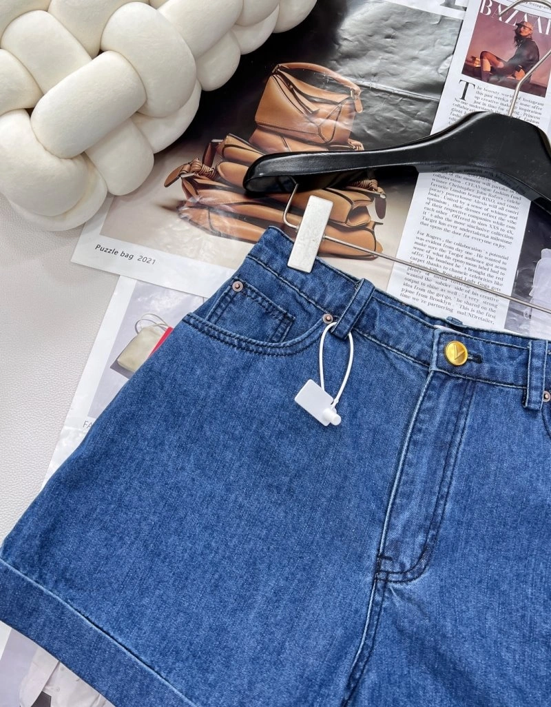 Unique Valentino Short Pants 174157