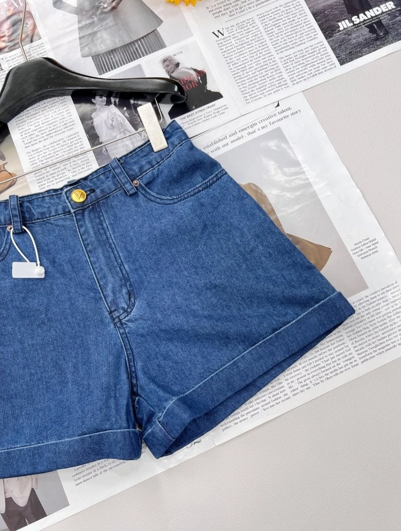 Unique Valentino Short Pants 174157