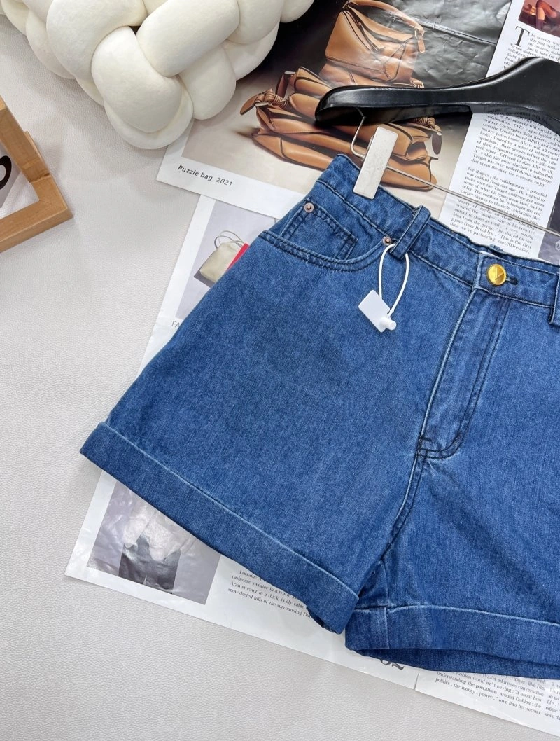 Unique Valentino Short Pants 174157