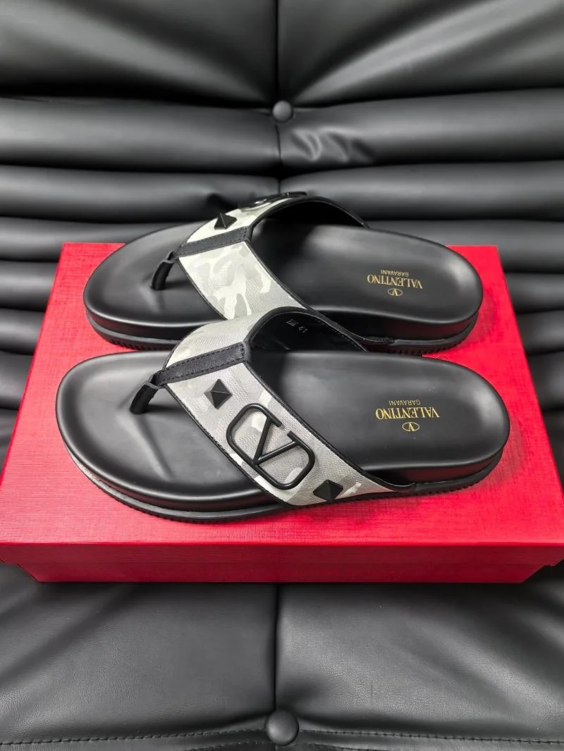 Valentino Slippers Elegant 35787