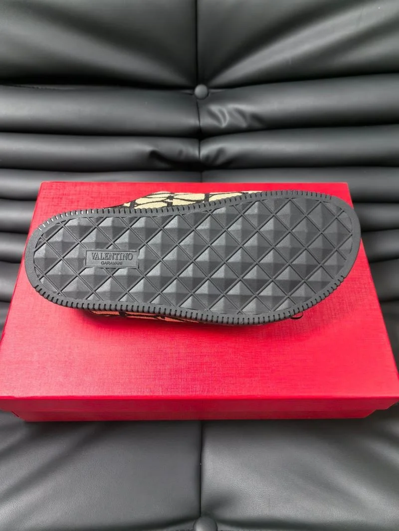 Valentino Slippers Durable 35777