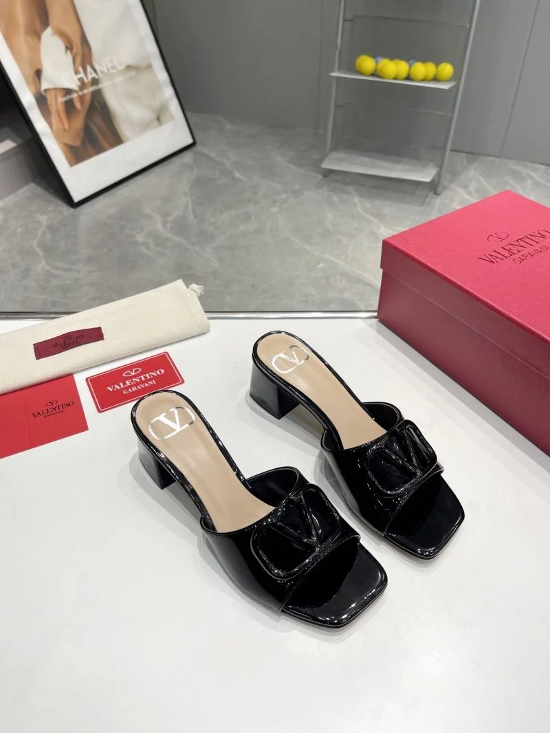 Resilient Valentino Slippers 36572