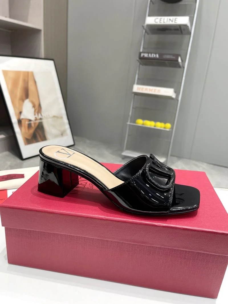 Resilient Valentino Slippers 36572