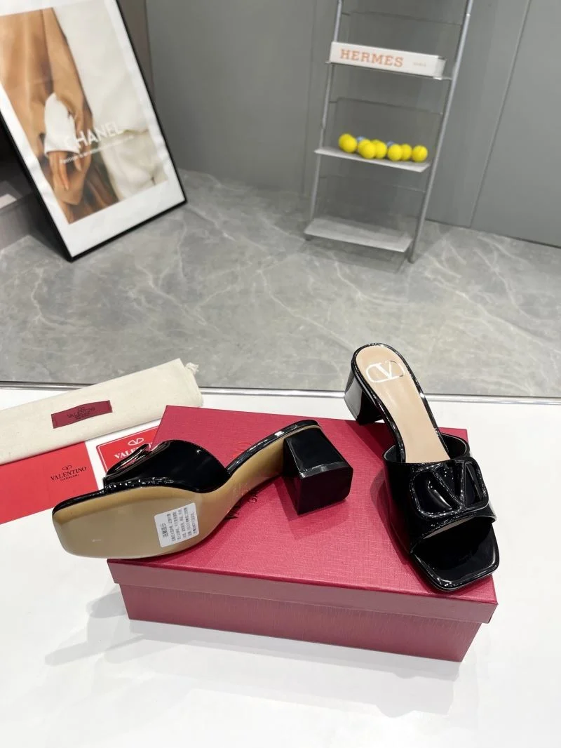 Resilient Valentino Slippers 36572