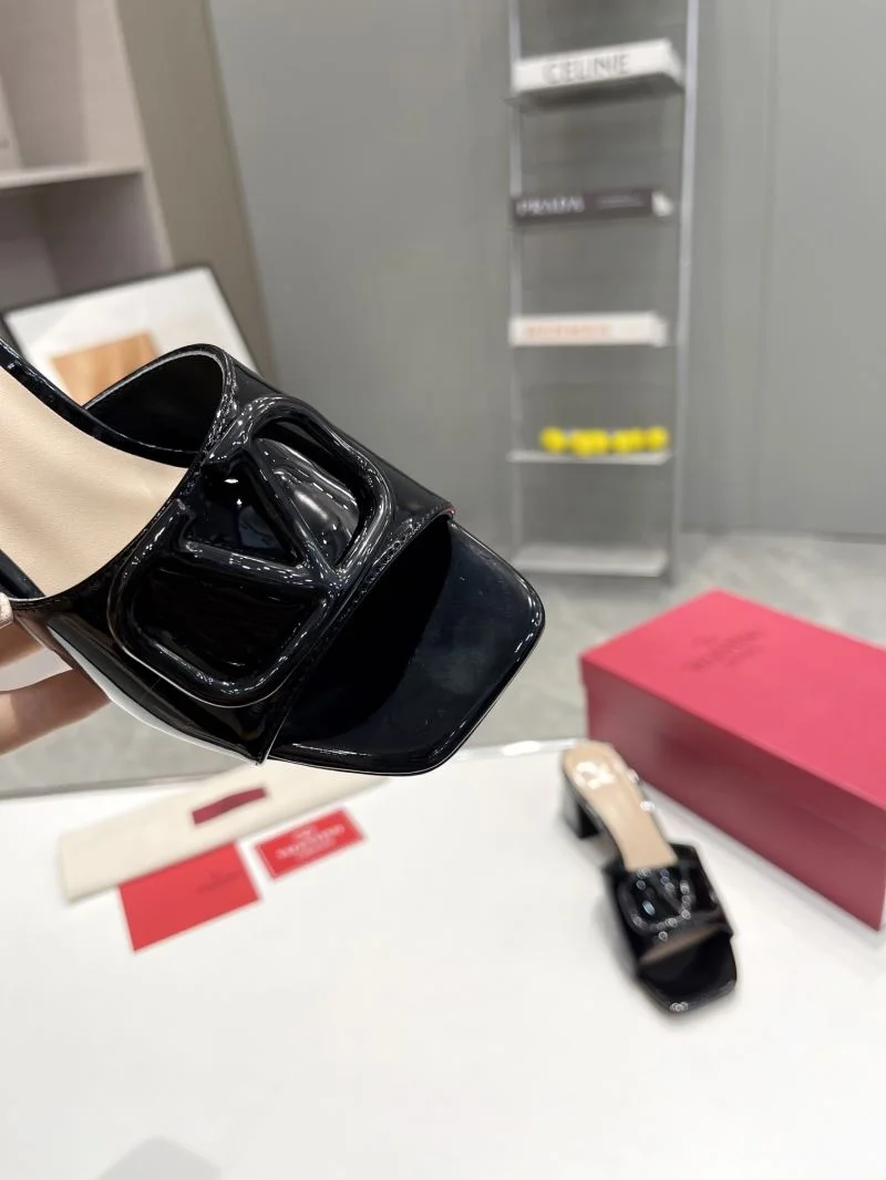 Resilient Valentino Slippers 36572