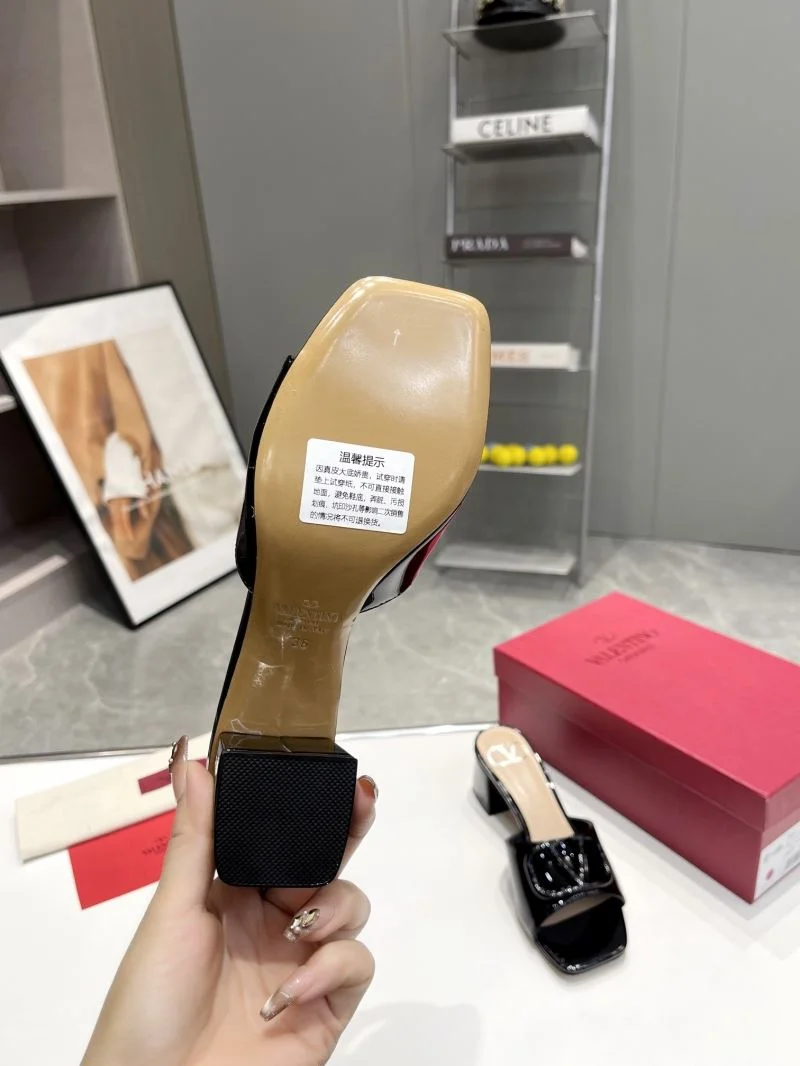 Resilient Valentino Slippers 36572