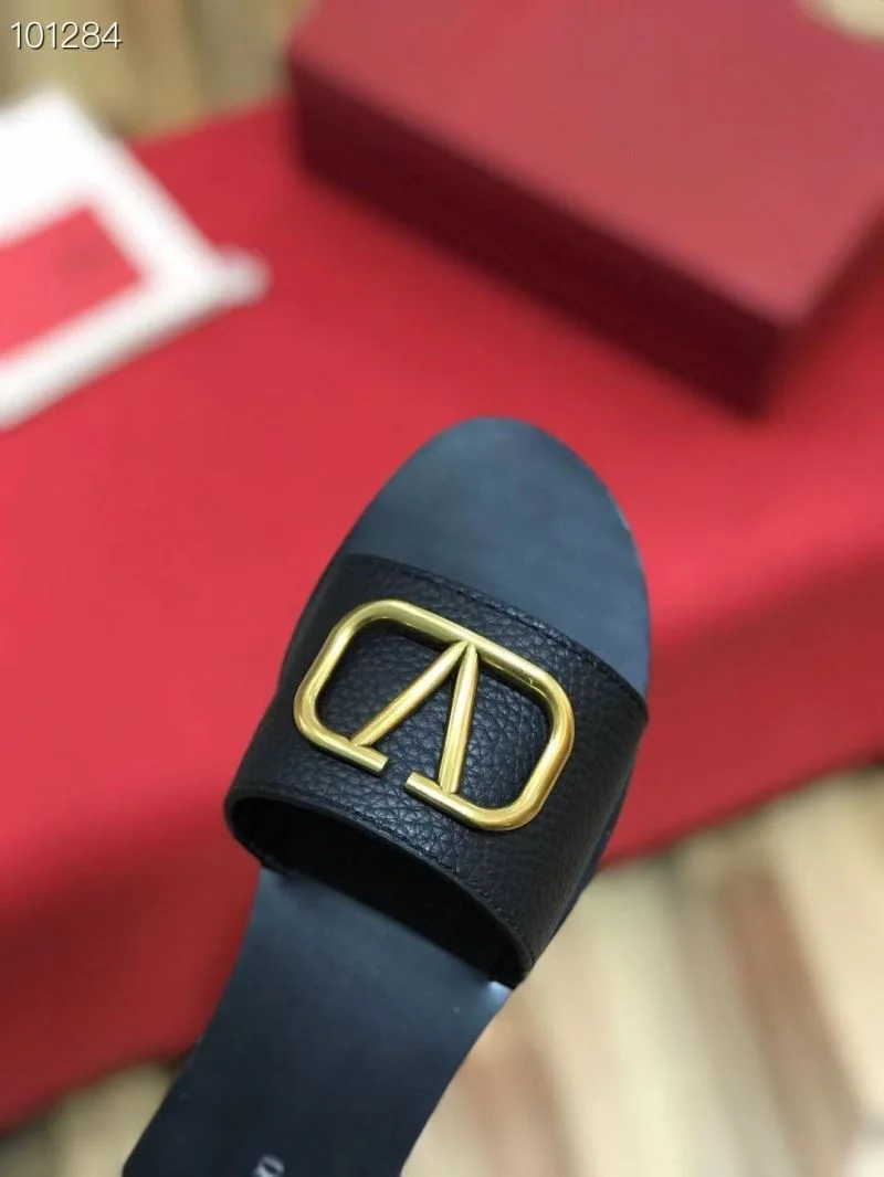 Minimalist Valentino Slippers 36565