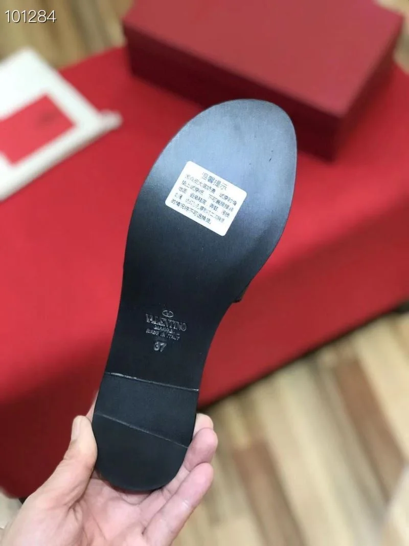 Minimalist Valentino Slippers 36565