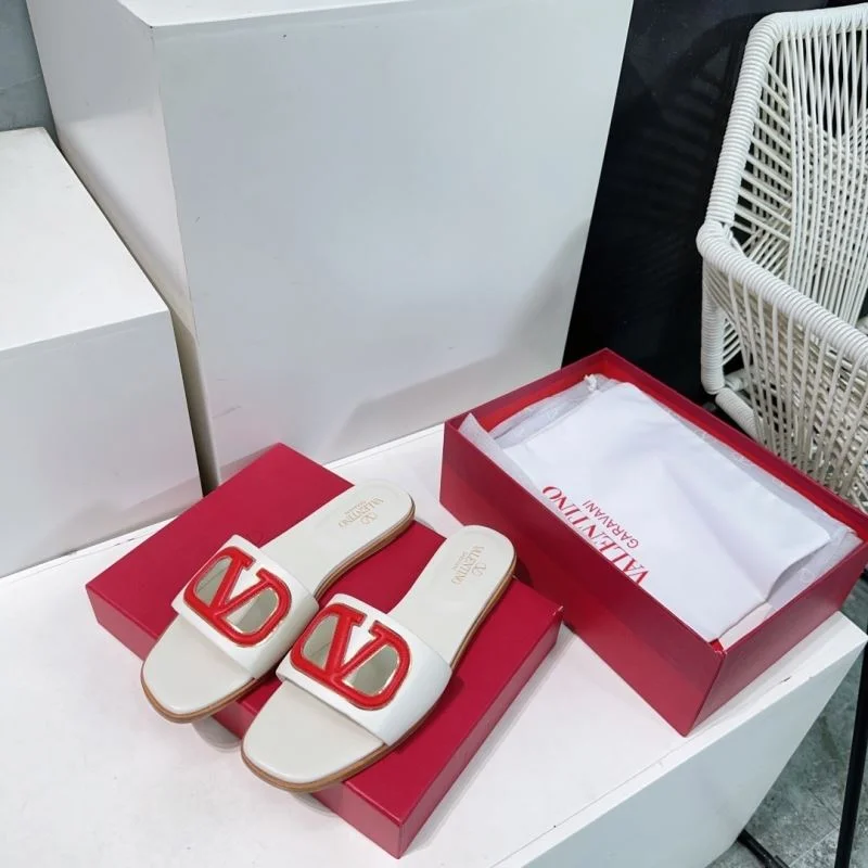 Stylish Valentino Slippers 36526
