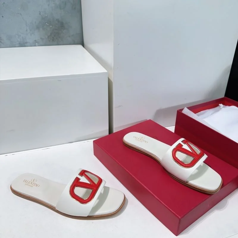 Stylish Valentino Slippers 36526