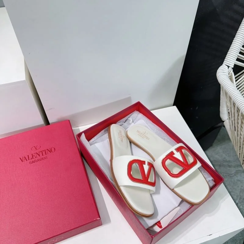 Stylish Valentino Slippers 36526