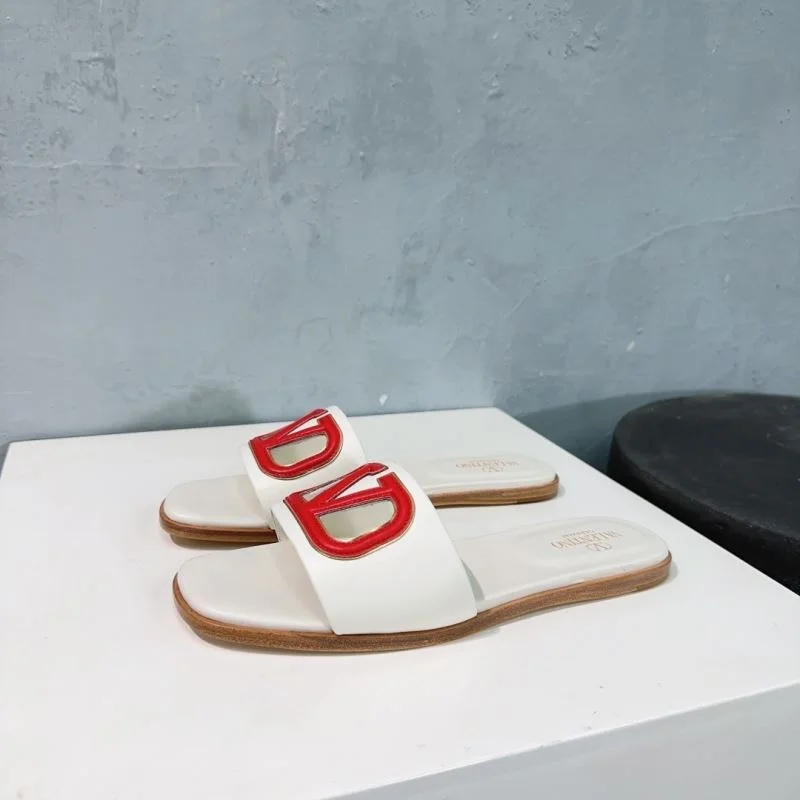 Stylish Valentino Slippers 36526