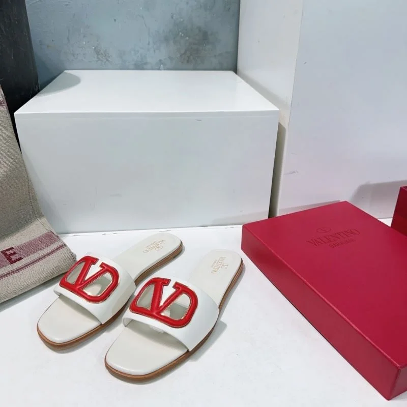 Stylish Valentino Slippers 36526