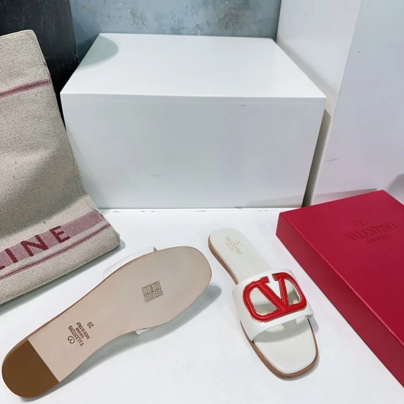 Stylish Valentino Slippers 36526