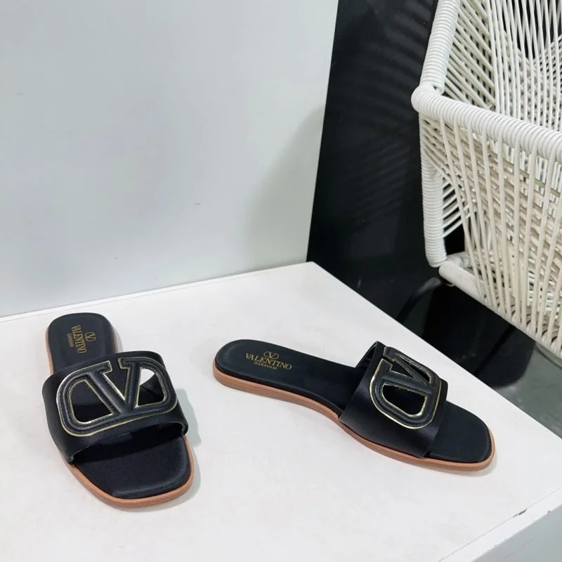 Minimalist Valentino Slippers 36538