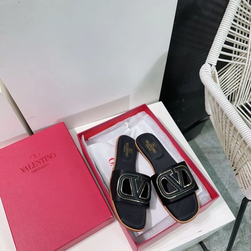 Minimalist Valentino Slippers 36538