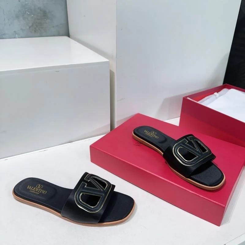 Minimalist Valentino Slippers 36538