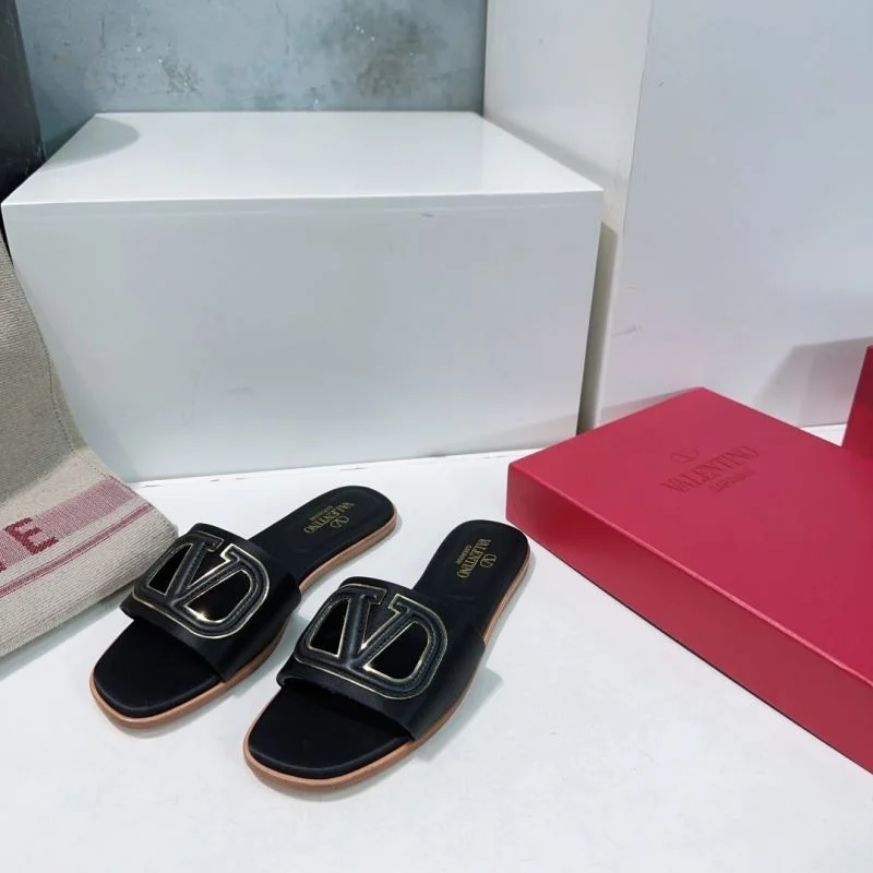 Minimalist Valentino Slippers 36538
