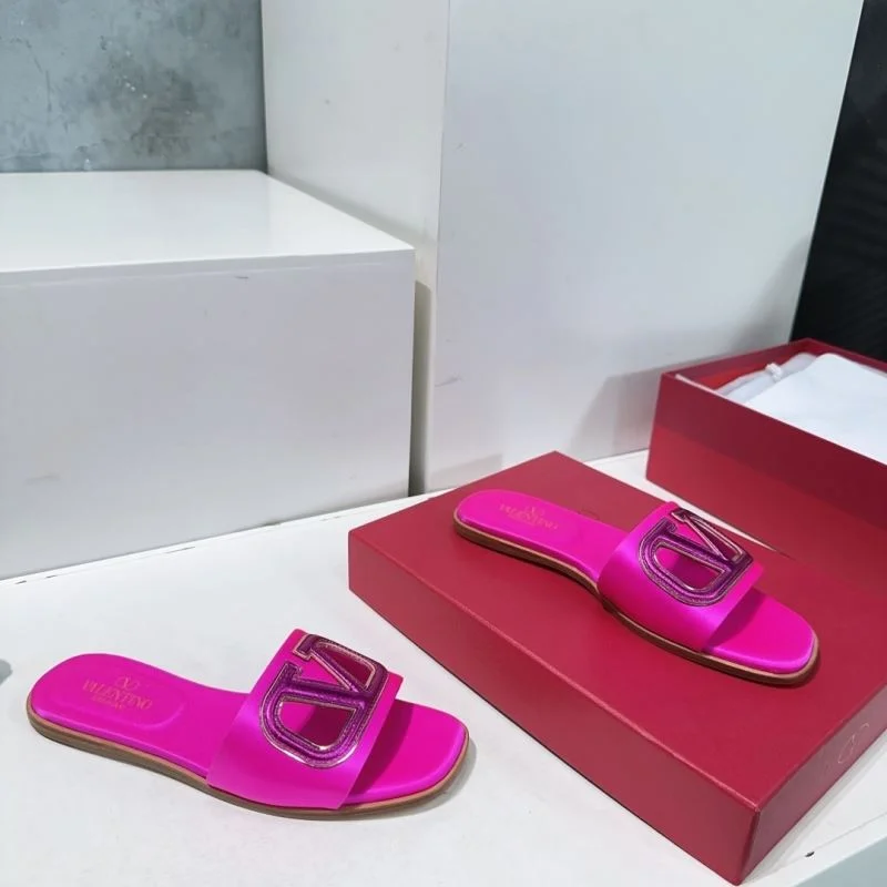 Efficient Valentino Slippers 36528