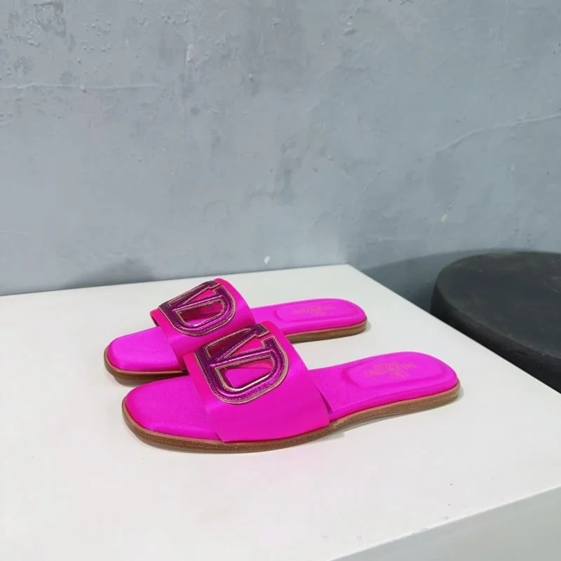 Efficient Valentino Slippers 36528