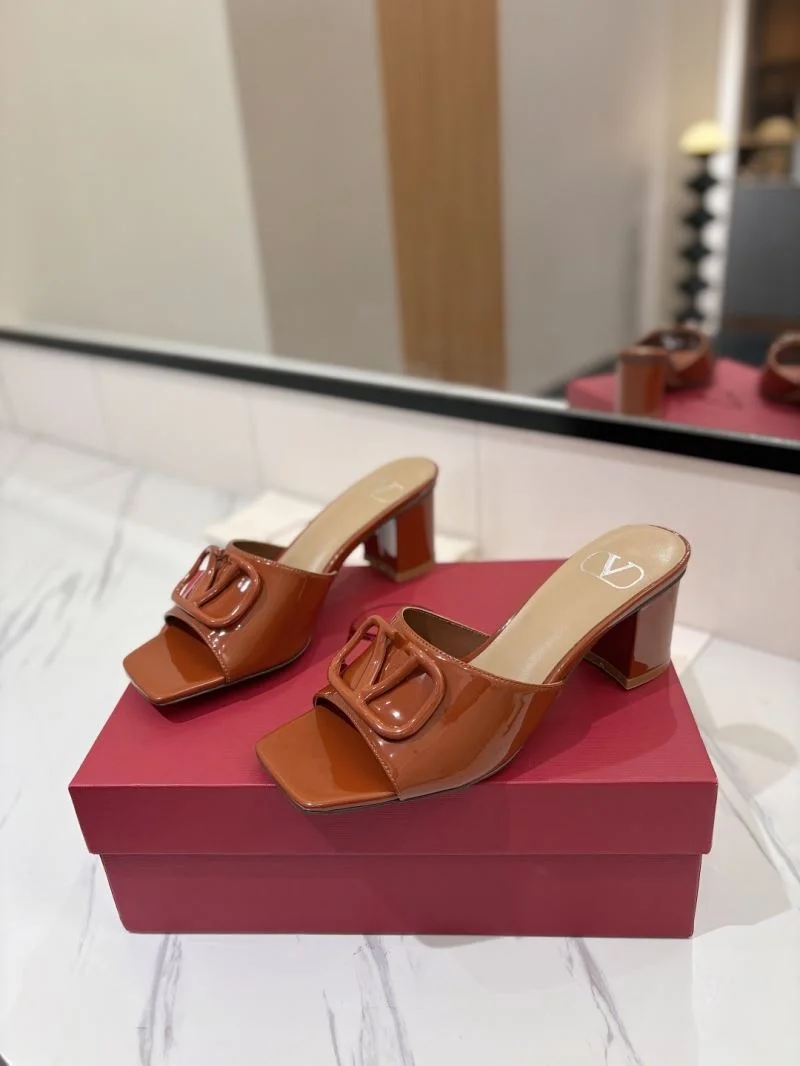 Valentino Slippers Versatile 36530