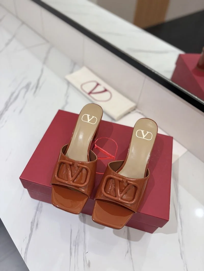 Valentino Slippers Versatile 36530