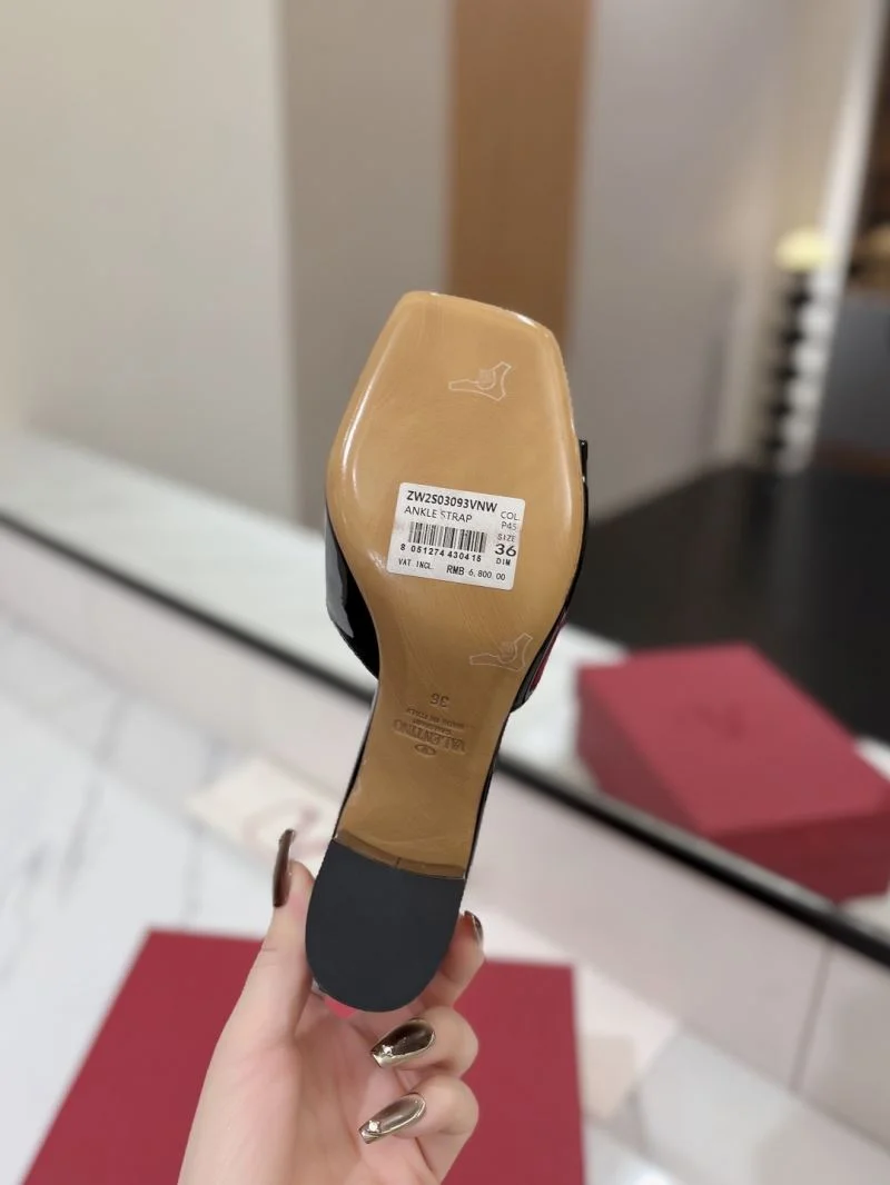 Breathable Valentino Slippers 36523