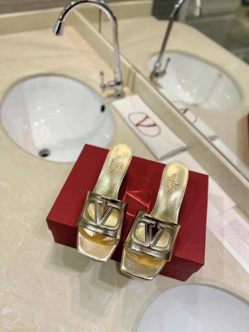 EyeCatching Valentino Slippers 36514