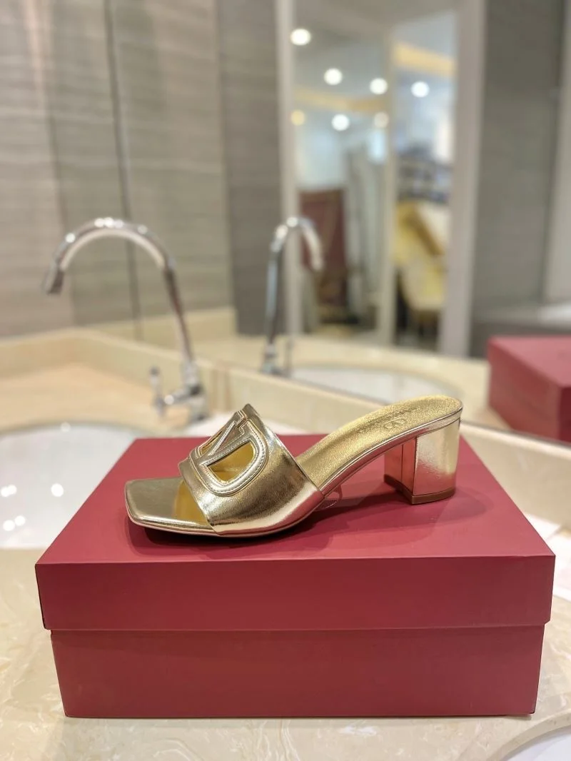 EyeCatching Valentino Slippers 36514