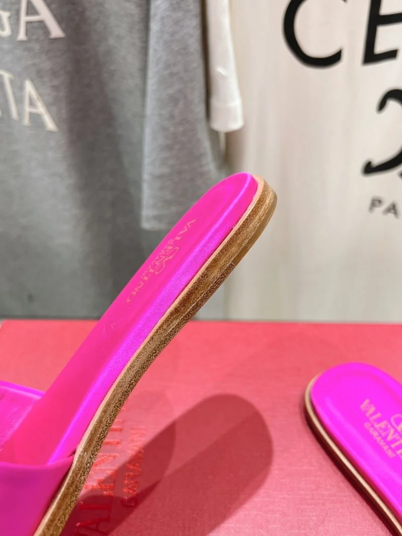 Sporty Valentino Slippers 36298