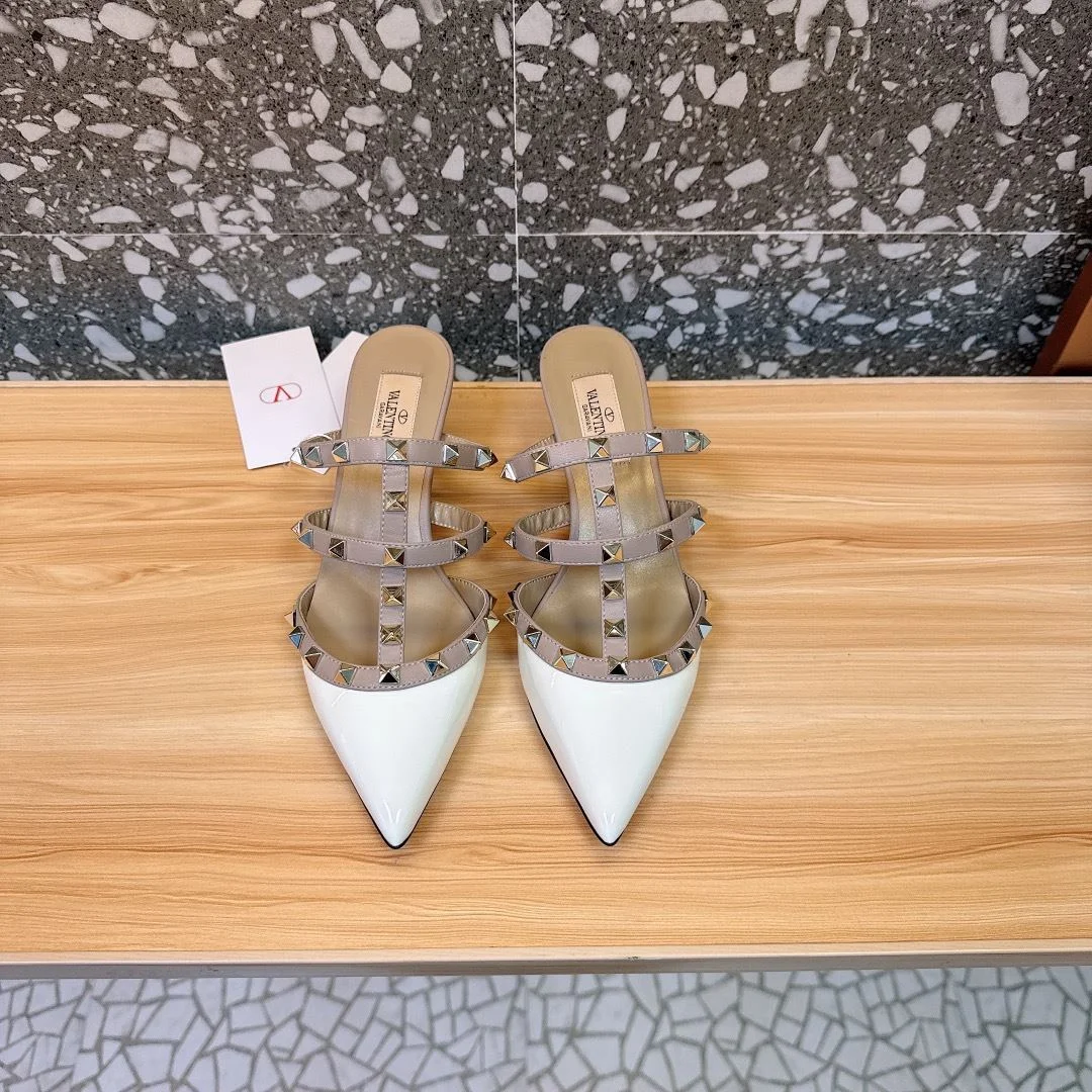 EyeCatching Valentino Slippers 35922