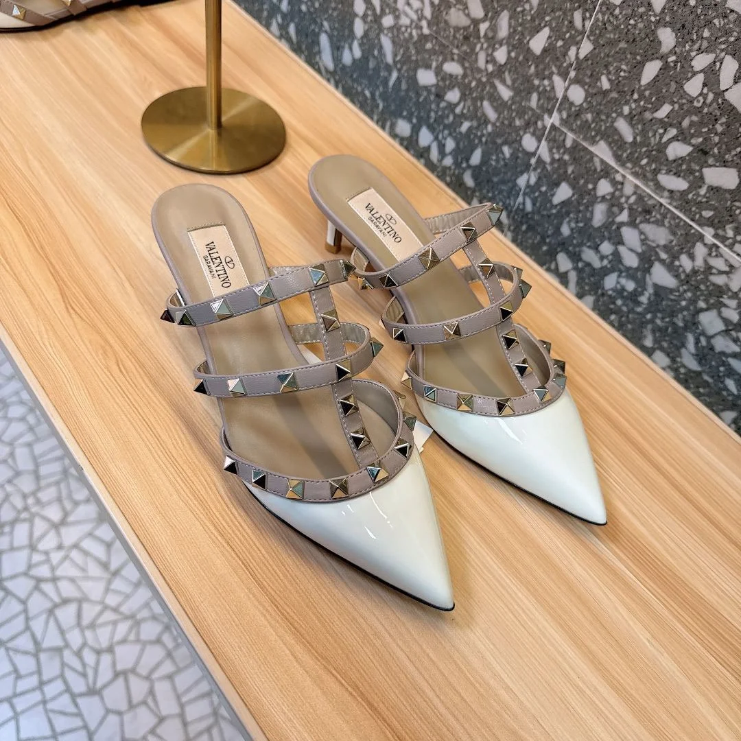 EyeCatching Valentino Slippers 35922