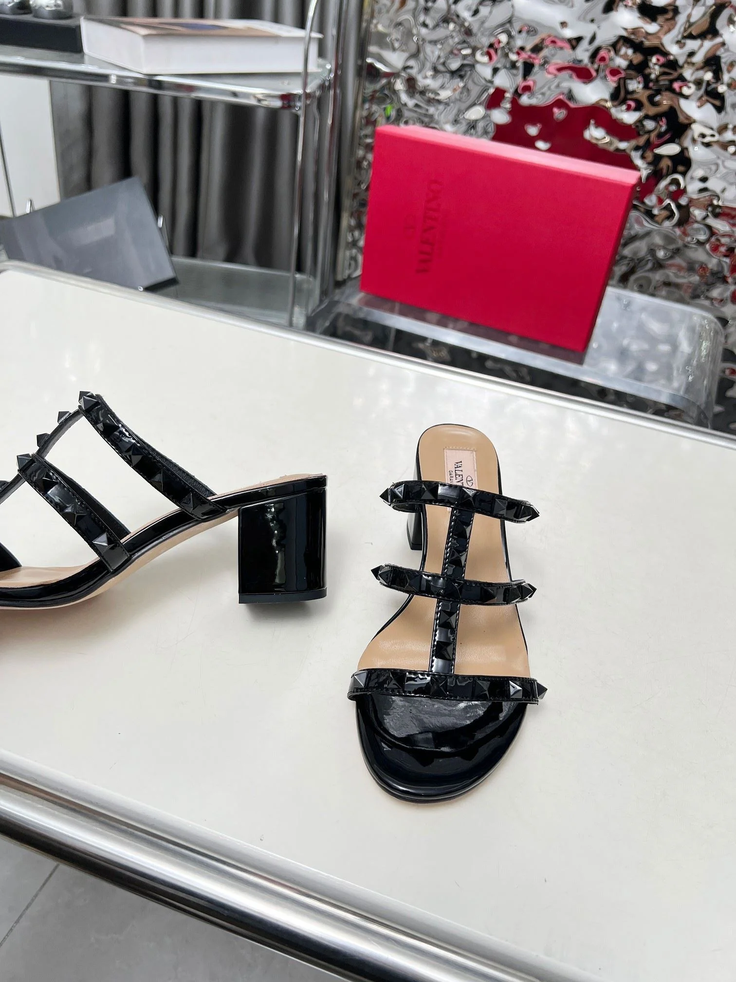 Reliable Valentino Slippers 35894